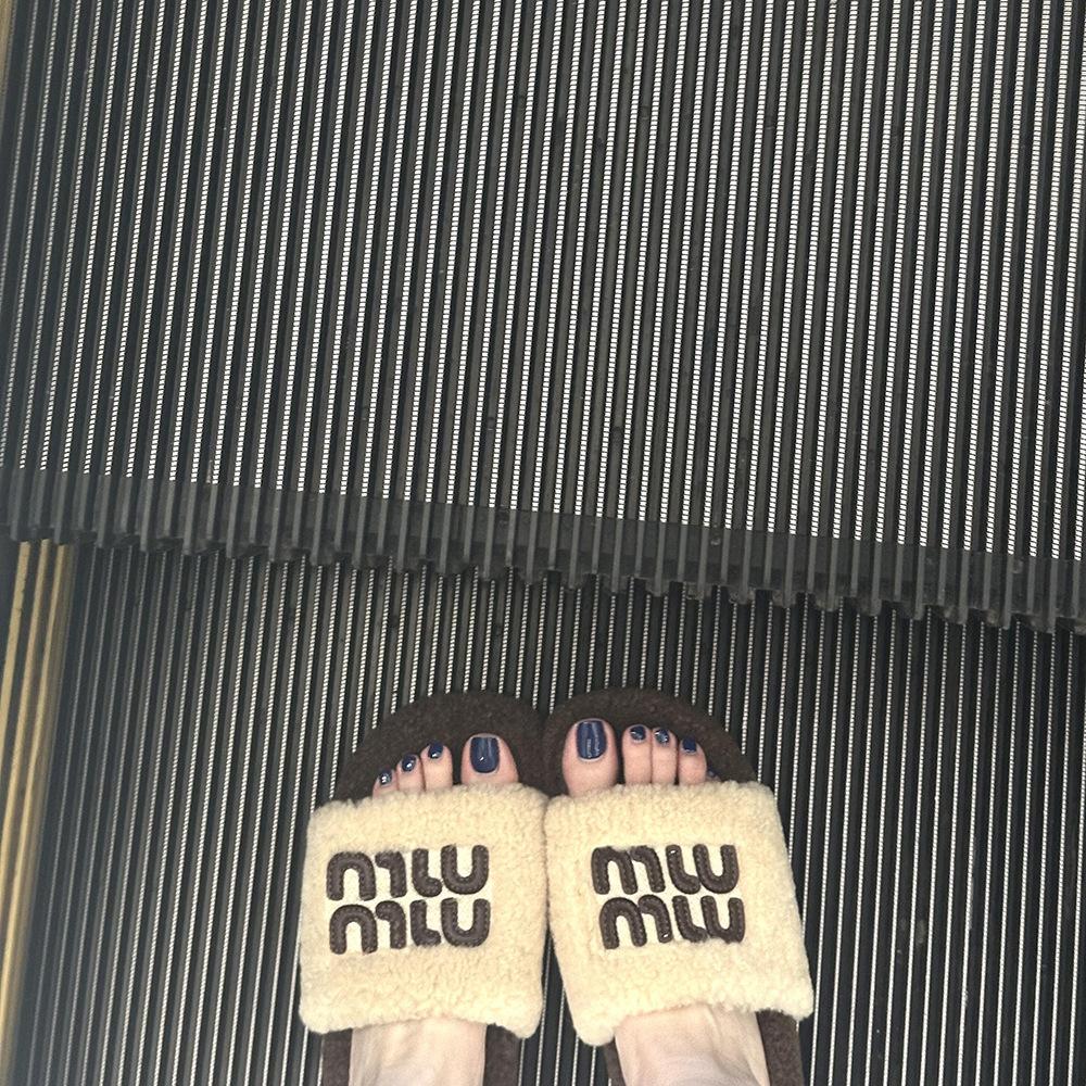 Wool version~ miu wind leather thick-soled fluffy shoes women's winter Boken outer wear warm cotton shoes Boken fluffy slippers