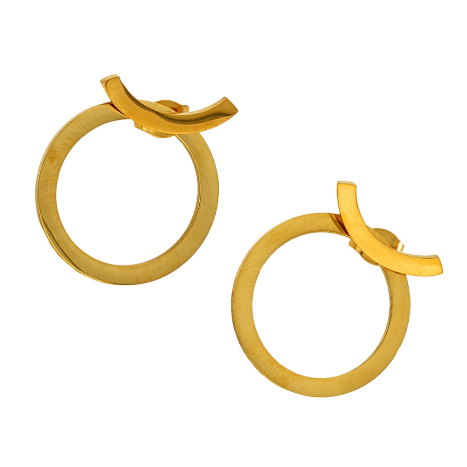 

Elegant Hollow Round Earrings Fashion Earrings Alloy Texture Ear Accessories Suitable for Casual or Formal Occasions золотой