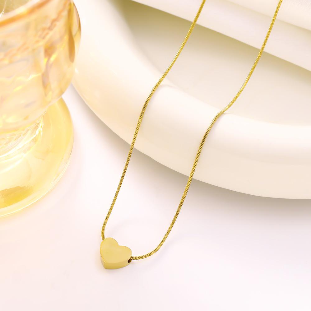 Elegant 18K Gold-Plated Titanium Steel Heart Pendant Necklace – Colorfast Women's Collarbone Jewelry