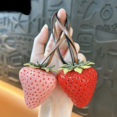 Portachiavi fragola simulazione creativa ciondolo borsa donna portachiavi frutta ciondolo zaino squisito piccolo regalo all'ingrosso