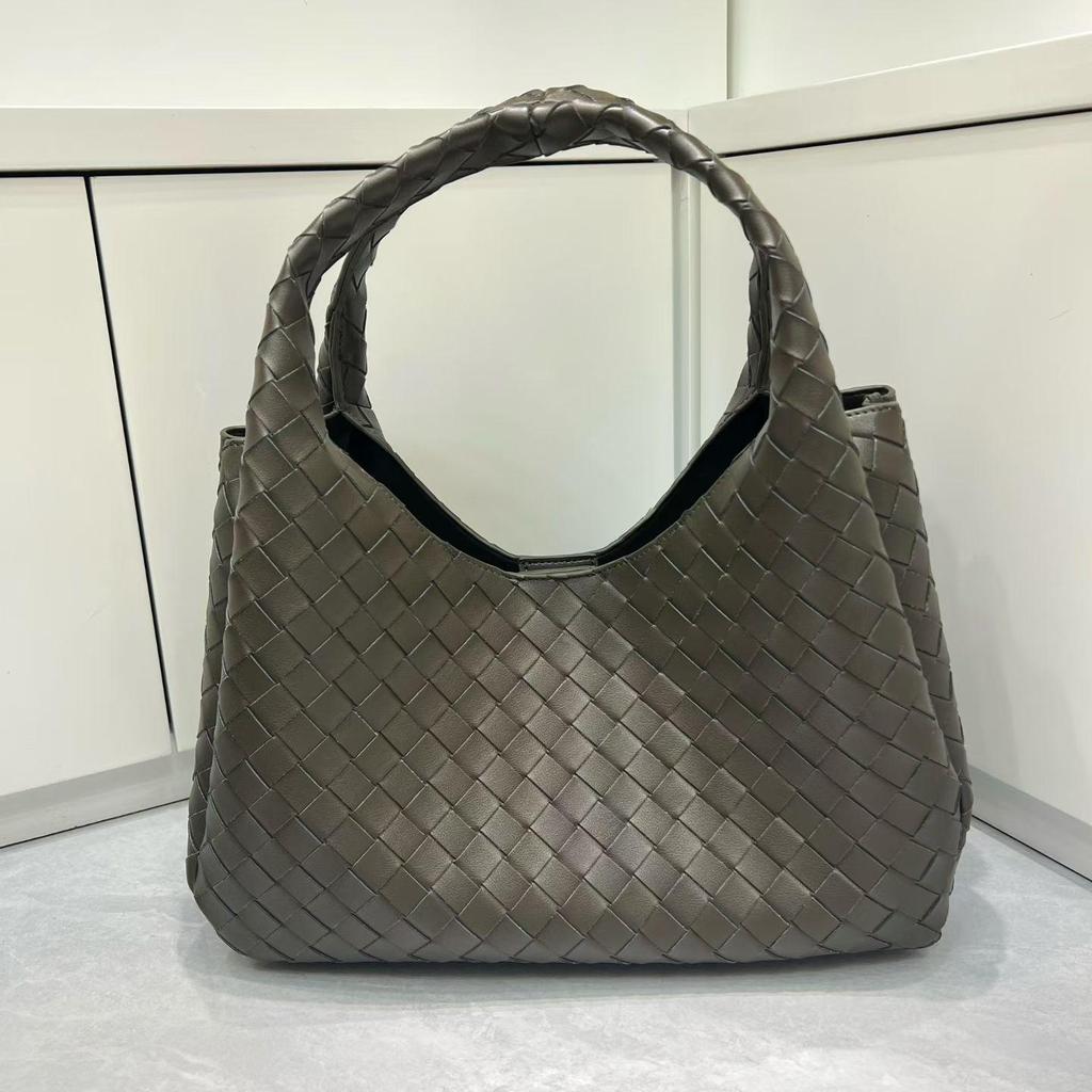 Retro Woven Genuine Leather Shoulder Bag for Women - Large Capacity and Versatile Summer Style