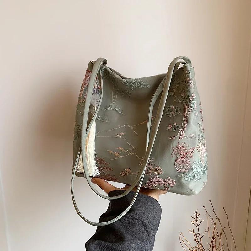 

High Quality Sense of Luxury Unique Design Tote Bags for Women 2026 Hot Chinese Style Exquisite Retro Embroidery Shoulder Bags зелёный