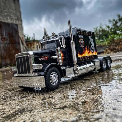 1:24 Peterbilt 389 Flame Livery American Heavy Semi Truck Tractor Alloy Car Model Diecast & Toy Metal Vehicle Simulation Present