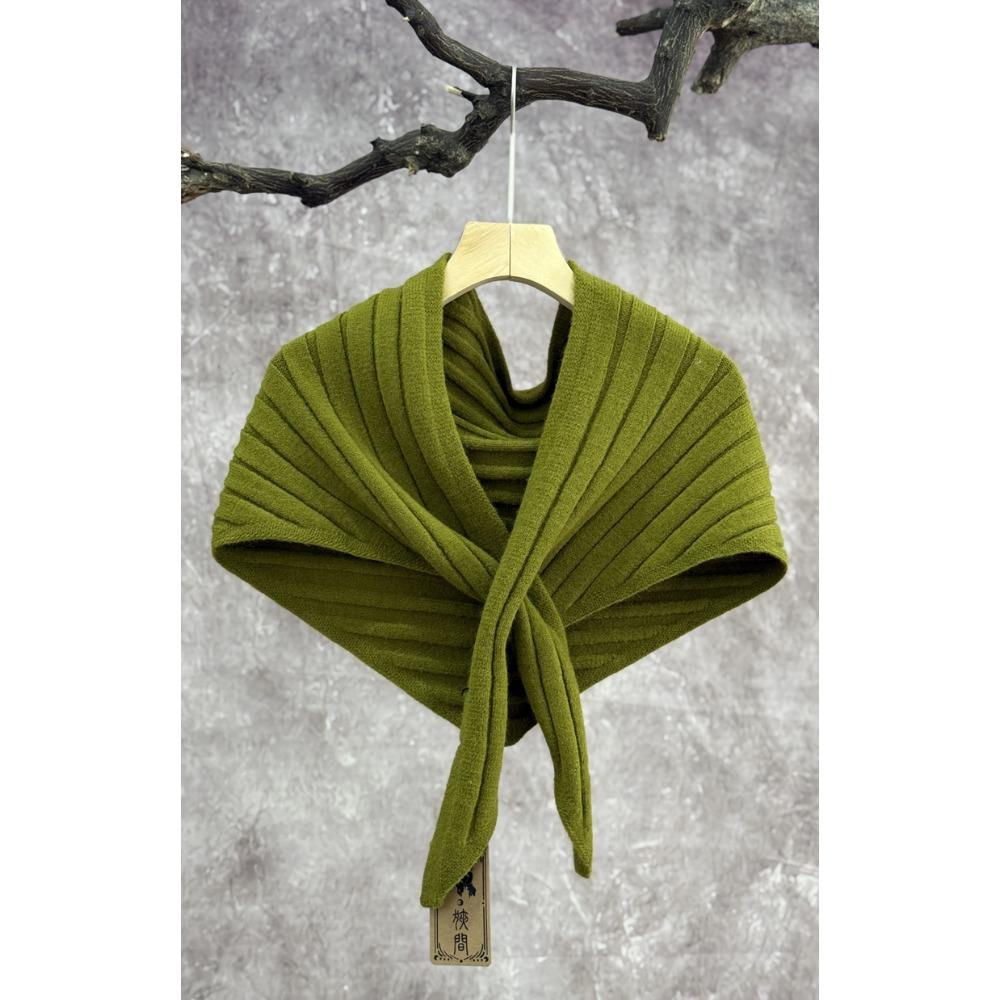 High-end Fashion Autumn and Winter Triangle Scarf Korean Version Knitted Scarf Shawl Women's Outdoor Warm Triangle Scarf Small Vest