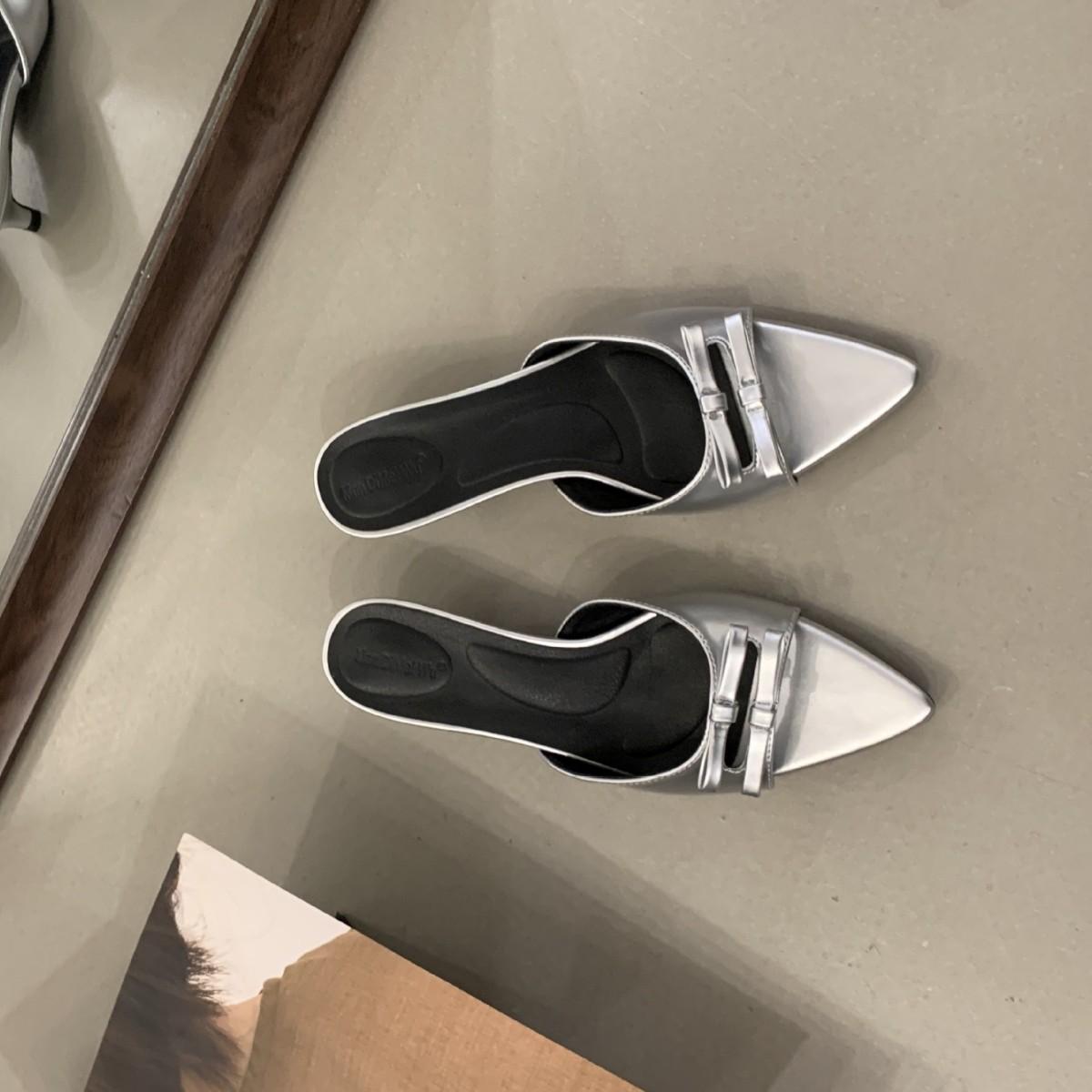 

2025 spring new pointed bow with pointed toe half drag OL stiletto catwalk half drag women s sandals 39 серебряный