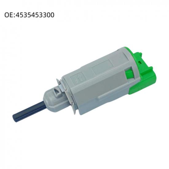 A4535453300 For Smart Fortwo 253206454R A4535453300000 O5I9 Brake Light Switch