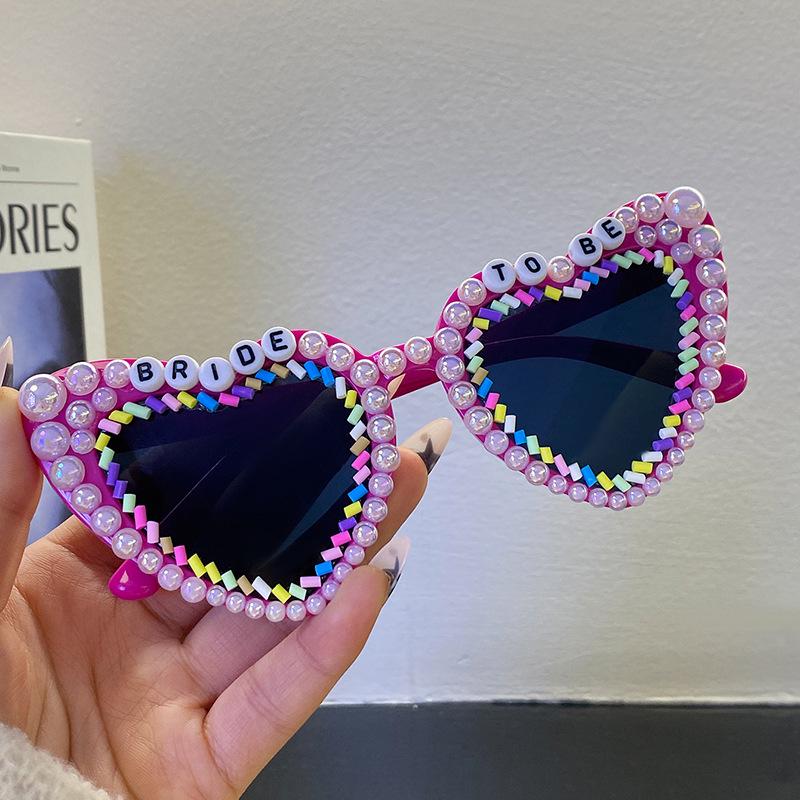 Bridal Rhinestone Heart Sunglasses: Pearl-Embellished Wedding Party Shades for Brides