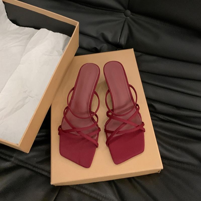 

Красные французские маленькие крутые шлепанцы на высоком каблуке, туфли феи 2025 новинка, летние, для интернет-знаменитостей, с юбкой, на тонком ремешке, римские туфли 35