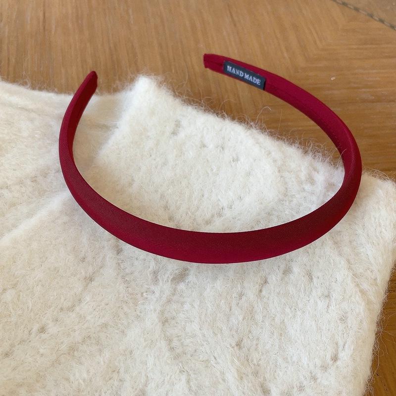 

Korean Wine Red Retro Fabric Headband for Women: All-Season, Elegant, Skin-Brightening, Thin Edge Hairband