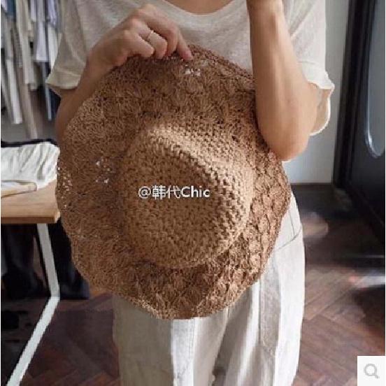 chic Hand-woven trendy straw hat for women, summer beige hollow-out foldable sunshade for sun protection and beach outings