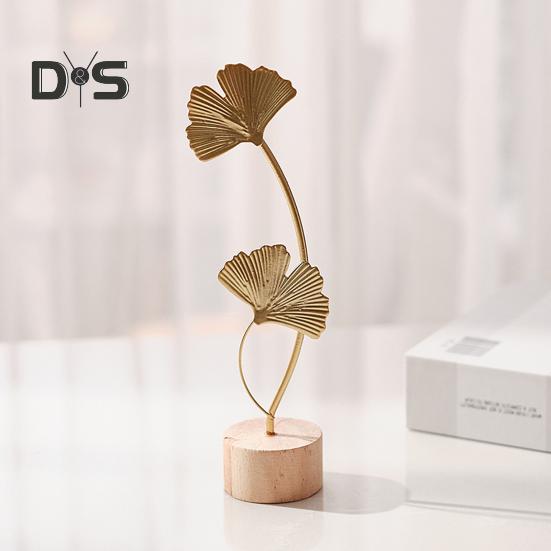 Goldene Ginkgoblatt-Dekoration mit Holzsockel, Metallfederblätter, Schneeflockenfigur, Statue, Skulptur, Home-Office, Wohnzimmer, Schreibtisch-Ornament