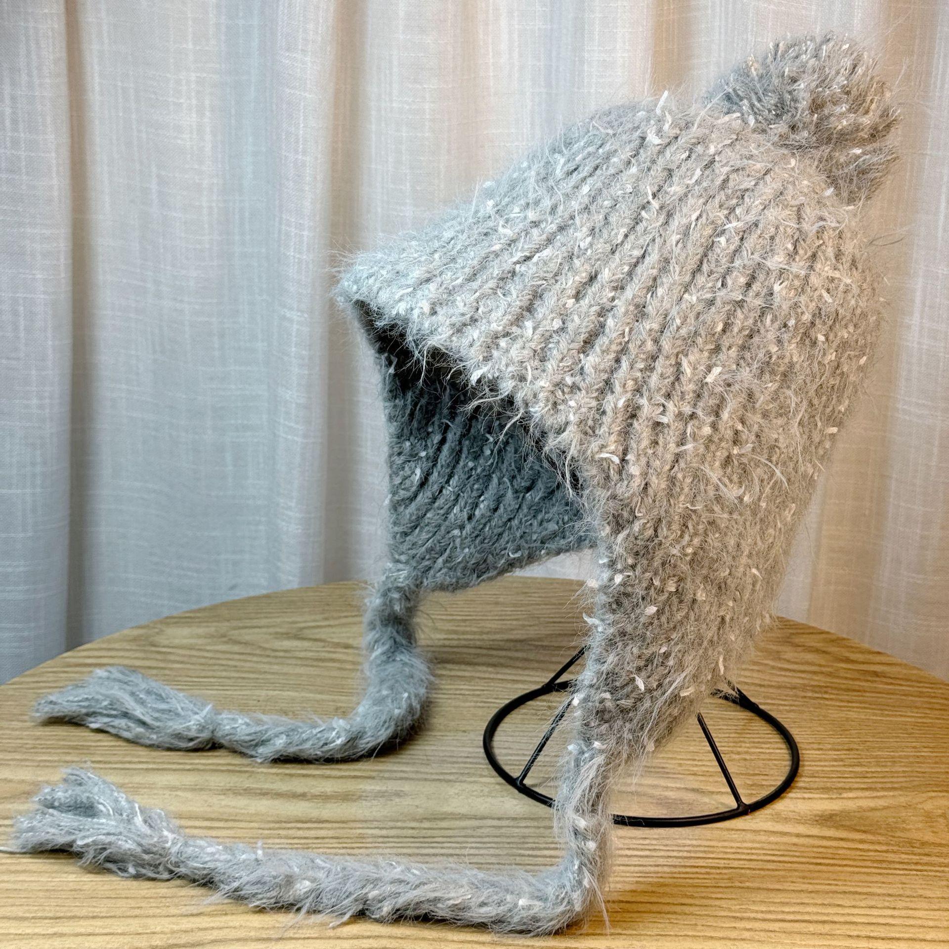 

Новая трикотажная шапка Xiaoxiangfeng из экспортной ткани с защитой ушей для женщин с большим меховым помпоном, милая шерстяная шапка, осенне-зимняя, ручной работы, шапка-бандана one size