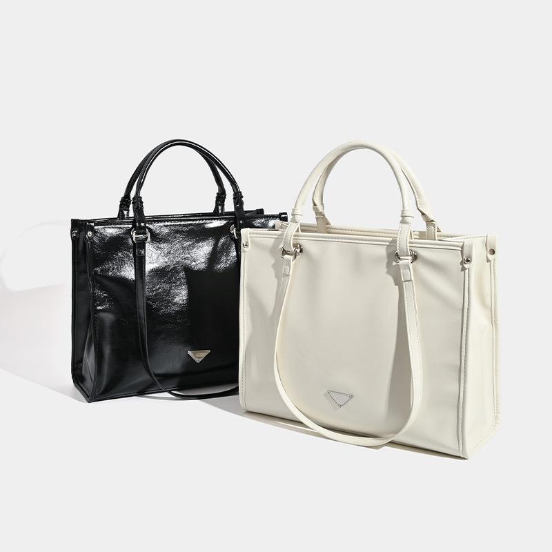 Large Capacity Hand-held Shoulder Bag for Women Japanese College Style New High End and Versatile Simple Black Commuting Tote Bag