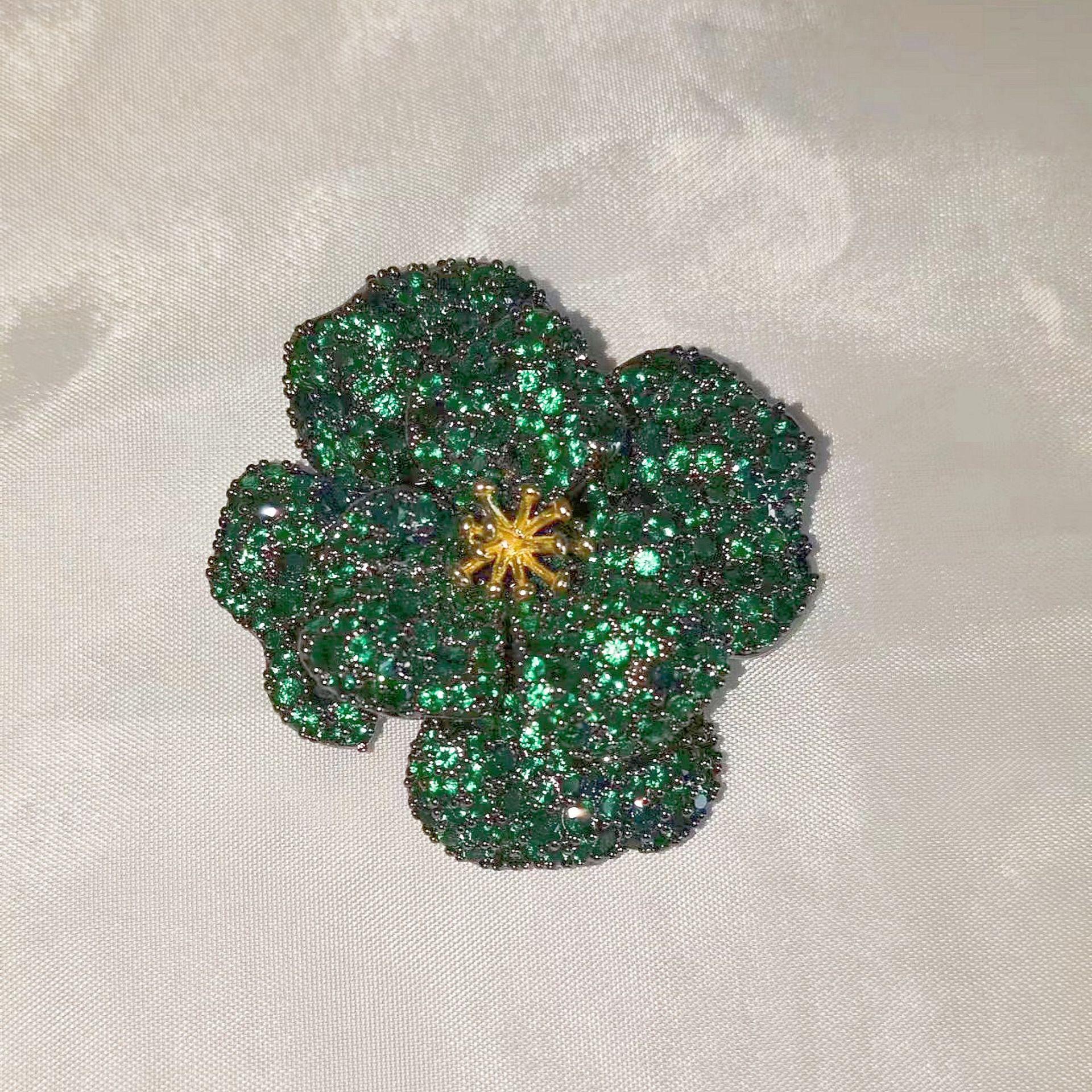 

Heavy Industry European Luxury High-End Women S Copper Brooch High-End Women S Exquisite Luxury Temperament Purple Flower Corsage зелений