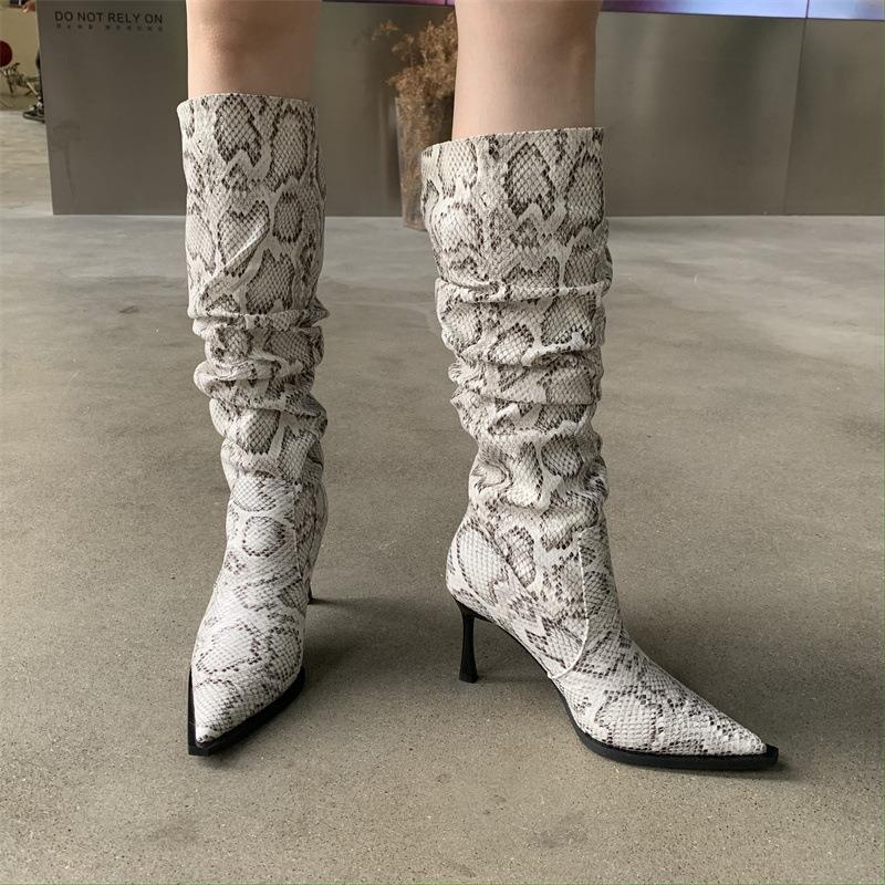 

Лето 2025 новые плиссированные ботфорты-чулки с узором змеи на высоком каблуке, остроносые ботильоны на тонком высоком каблуке, высокие сапоги, но не ботфорты 39
