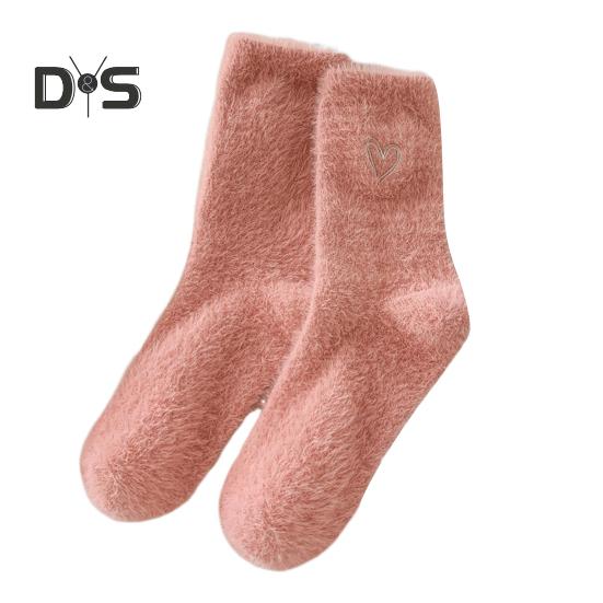 

1 пара зимних носков, утолщенные плюшевые носки средней длины, высокоэластичные, с вышитым сердцем, нескользящие, не скатывающиеся, носки-тапочки, комфортные, теплые, спальные носки темно-розовый