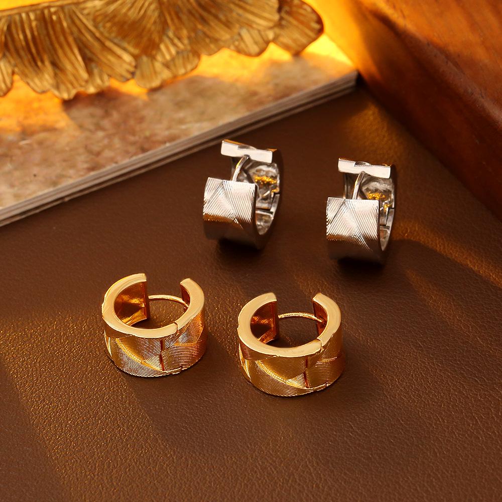 High-End Minimalist Gold-Plated C-Shaped Hoop Earrings for Women