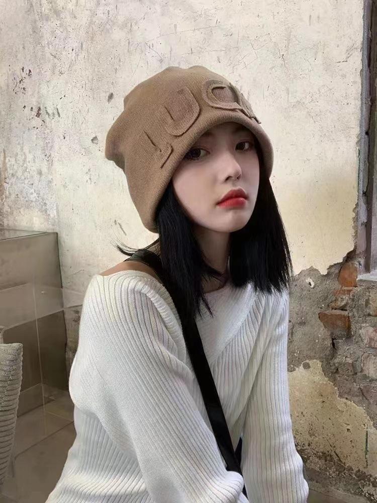 In Autumn and Winter, Women Pile Up Hats, LUCK Letters, Cold Hats, Japanese Style, Versatile, Pullover Hats, Show Off Face Size, and Cloth Covered Hat