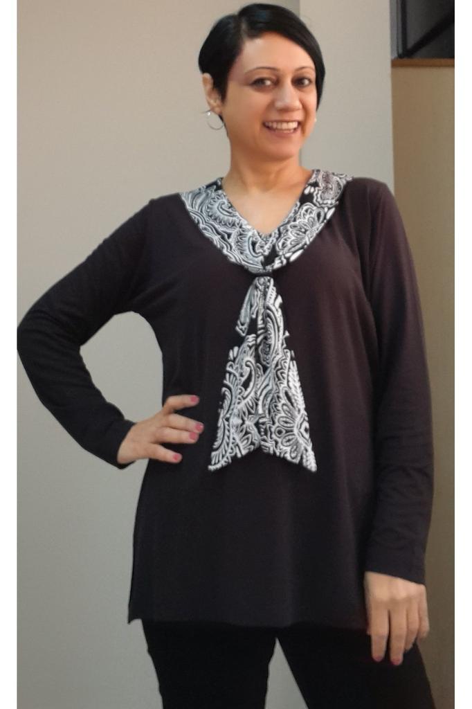 Damen Stil Große Größe T-Shirt Schwarz gekämmte Baumwolle Viskose T-Shirt mit Schalkragen-Look und Schwarz-Weiß Colorblock