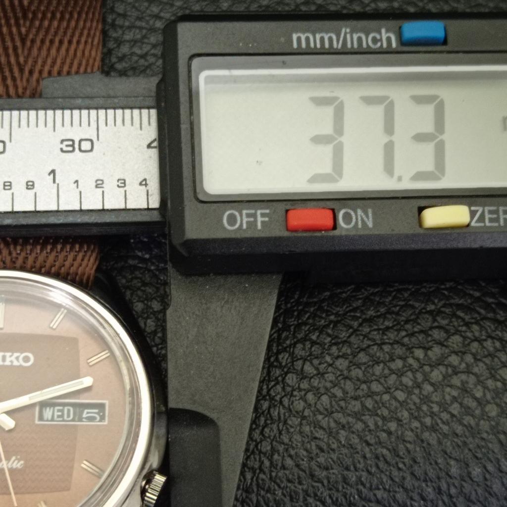 VINTAGE SEIKO AUTOMATIC JAPAN 7009A HERRENUHR MIT BRAUNEM ZIFFERBLATT a701391-5