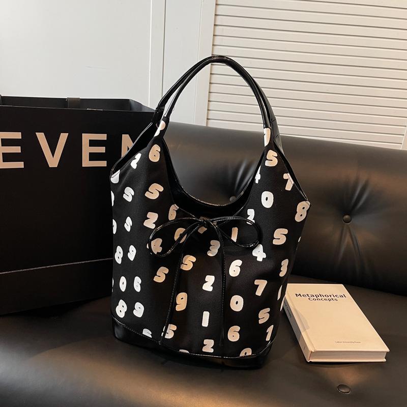 

Сумка подмышку премиум-класса большой вместимости женская 2024 новая корейская модная сумка-тоут универсальная сумка-ведро для поездок чёрный