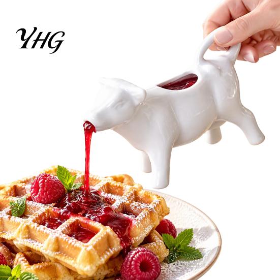 Holiday Table Accessory Ceramic Cow Shaped Sauce Pitcher with Handle, 50ml Cute Creamer Milk Decorative Food Server Jug Gravy Boat for Kitchen Dining