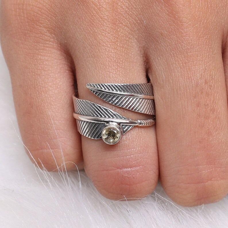 

Дизайнерское кольцо ручной работы с зеленым аметистом и круглым драгоценным камнем, кольцо с листом, подарок на годовщину дня рождения, уникальный подарок, серебро 925 пробы 10