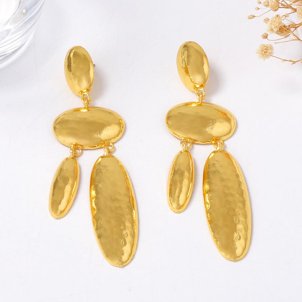 European and American exaggerated atmosphere light luxury cold wind geometric oval pendant earrings retro alloy versatile earrings