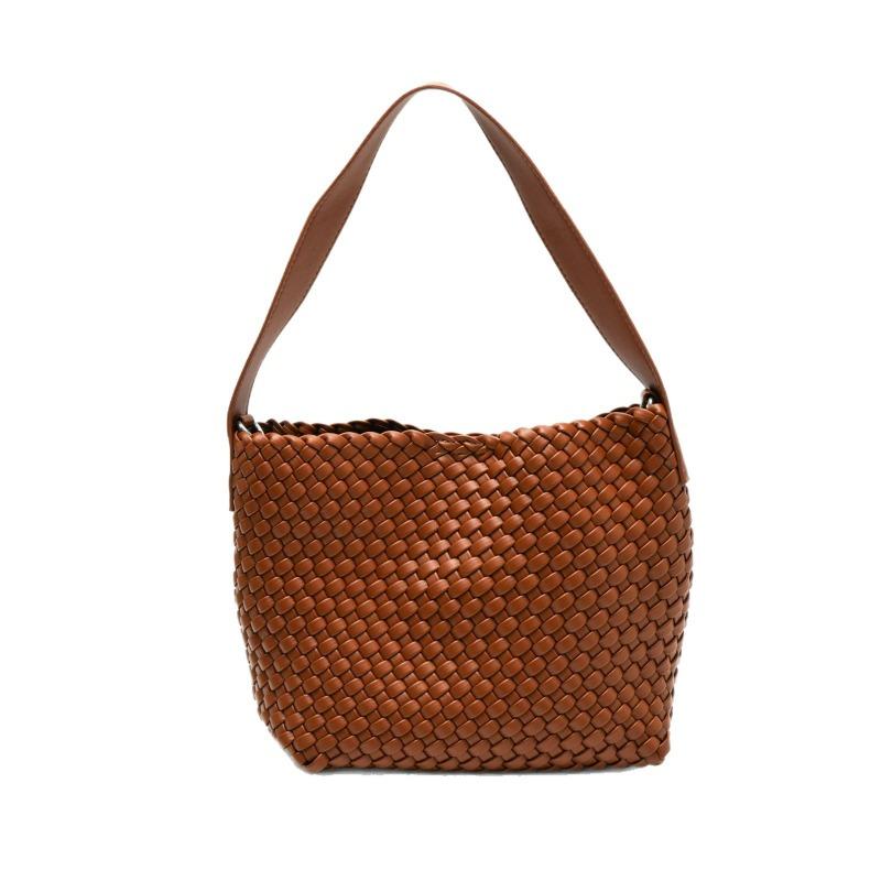 

New hand-woven bag, shoulder messenger bag, high-end feeling hand carry, small bucket bag, commuter fashion women s bag Magnetic buckle