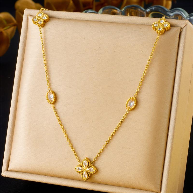 Vintage Fashion Light Luxury Diamond Drop Quatrefoil Pendant Choker Necklace