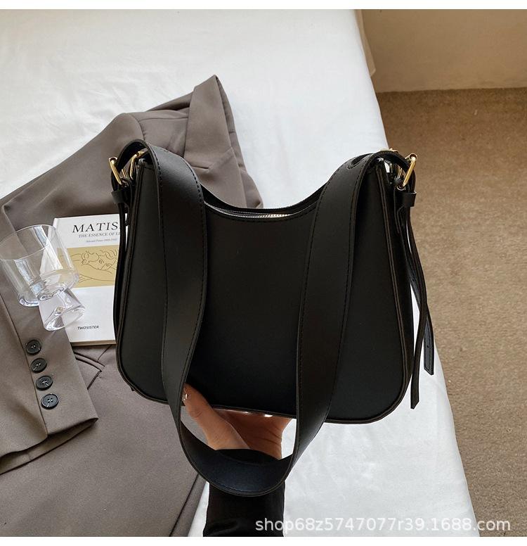 High-end texture trendy bag women s 2025 new fashion niche shoulder bag large capacity retro commuter underarm bag