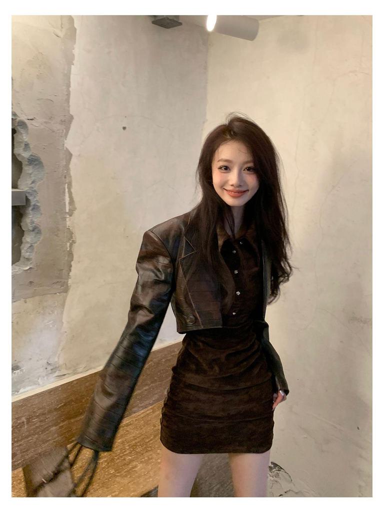 Hepburn Style Women's High-End Waist-Cinched Slimming Dress with Lapel, Perfect for Spring and Autumn.