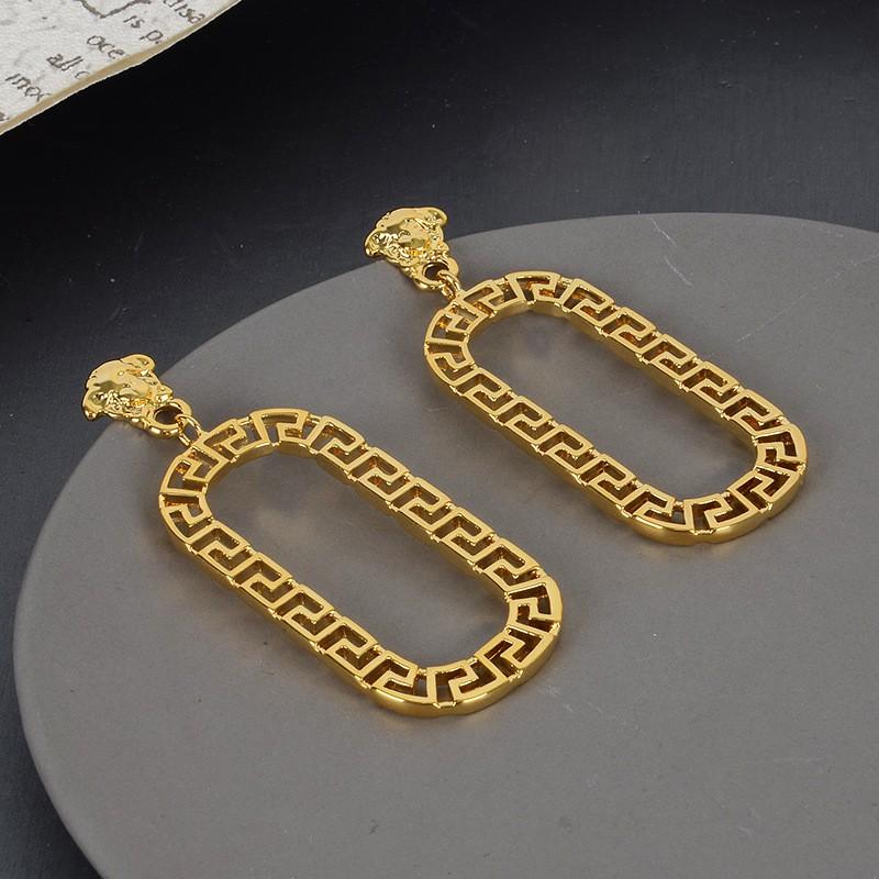 Minimalist Geometric Metal Stud Earrings Women Elegant Gold Tone Lightweight Daily Wear