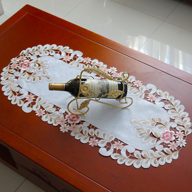 NEUE Hohl-Rosenblüten-Stickerei Tischläufer Stoffabdeckung Tischdecke Weihnachten Hochzeit Tischdekoration und Zubehör für Zuhause