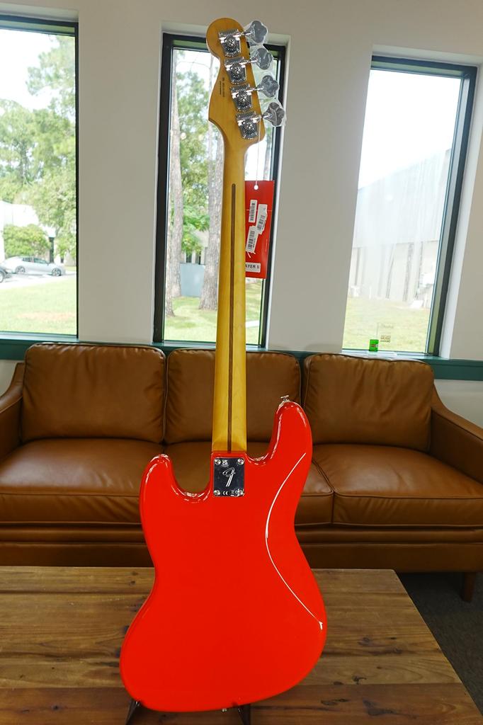 Fender Electric Bass Player II Jazz Bass Maple Fingerboard Coral Red Soft Case