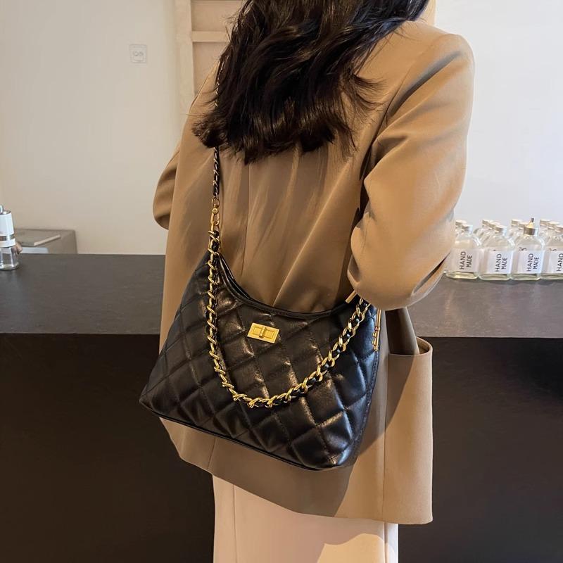 High Texture 2025 Spring New Versatile Tote Women's Small Fragrant Wind Diamond Chain Bag Single Shoulder Crossbody Portable Large Bag