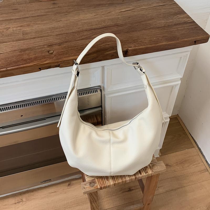 

Korean Large Capacity Shoulder Bag Women Casual and Simple Crossbody Bag for Fashiable and Versatile Daily Commuting Bag белый