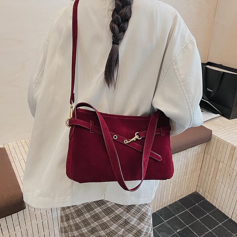 2025 new retro high-end simple commuter messenger bag large capacity niche design fashionable armpit bag