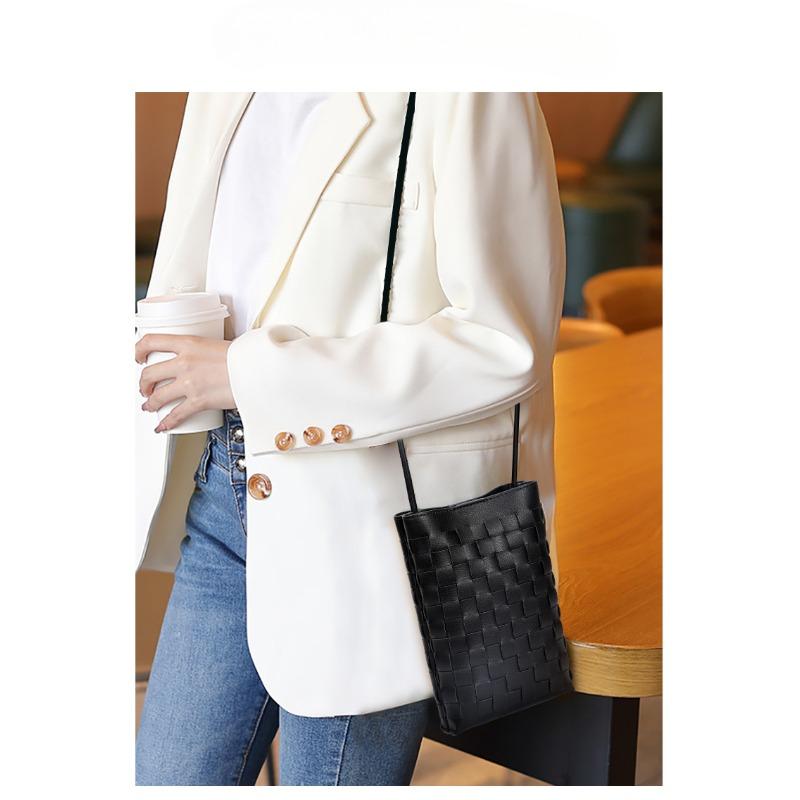 Korean Version of Versatile Woven Cowhide Mobile Phone Bag New Genuine Leather Small Bag Texture Mini Crossbody Women's Bag