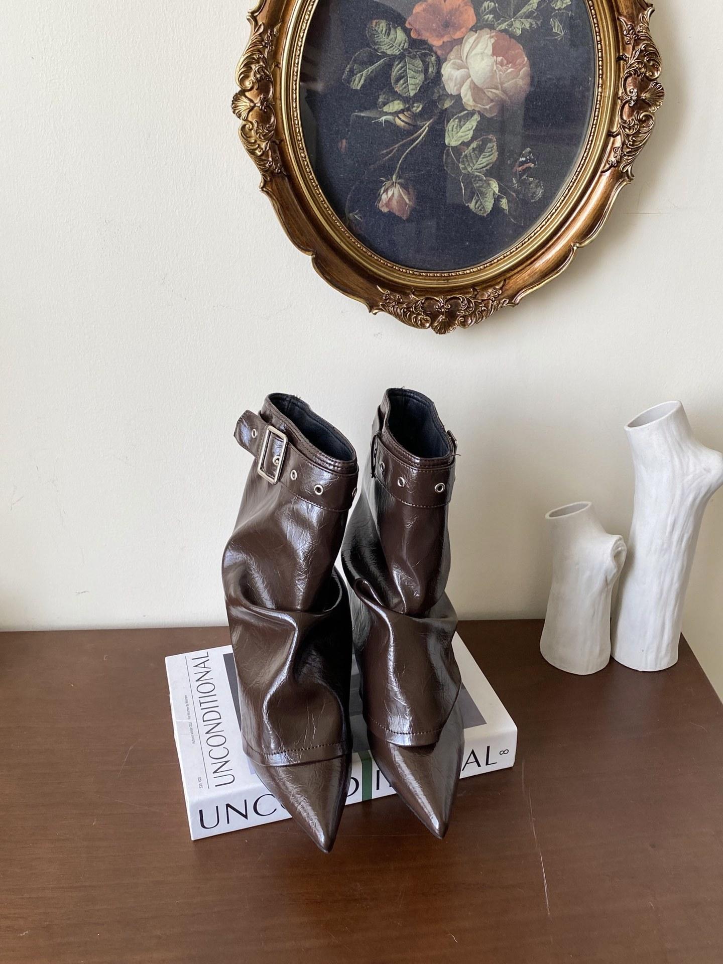 

2025 new autumn European and American style pointed belt buckle high heel thin heel short boots 39 темно-коричневого