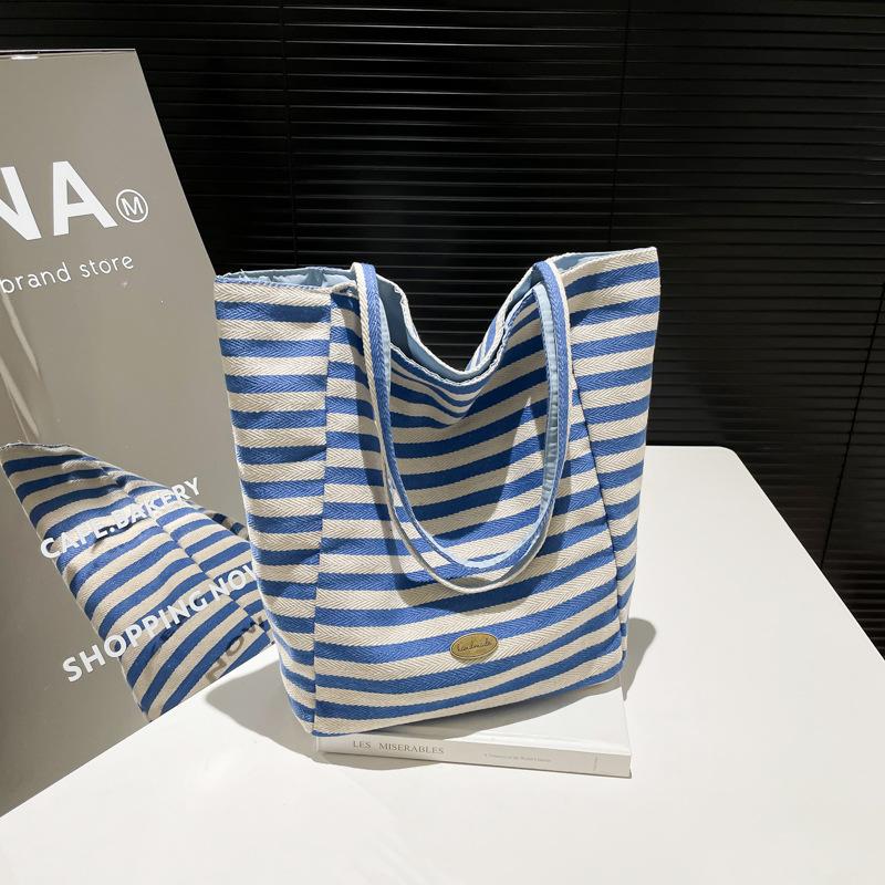 Bags Women's Large Capacity 2025 New Spring Leisure Shoulder Shopping Bag Leisure Foreign Style Class Commuter Tote Bag