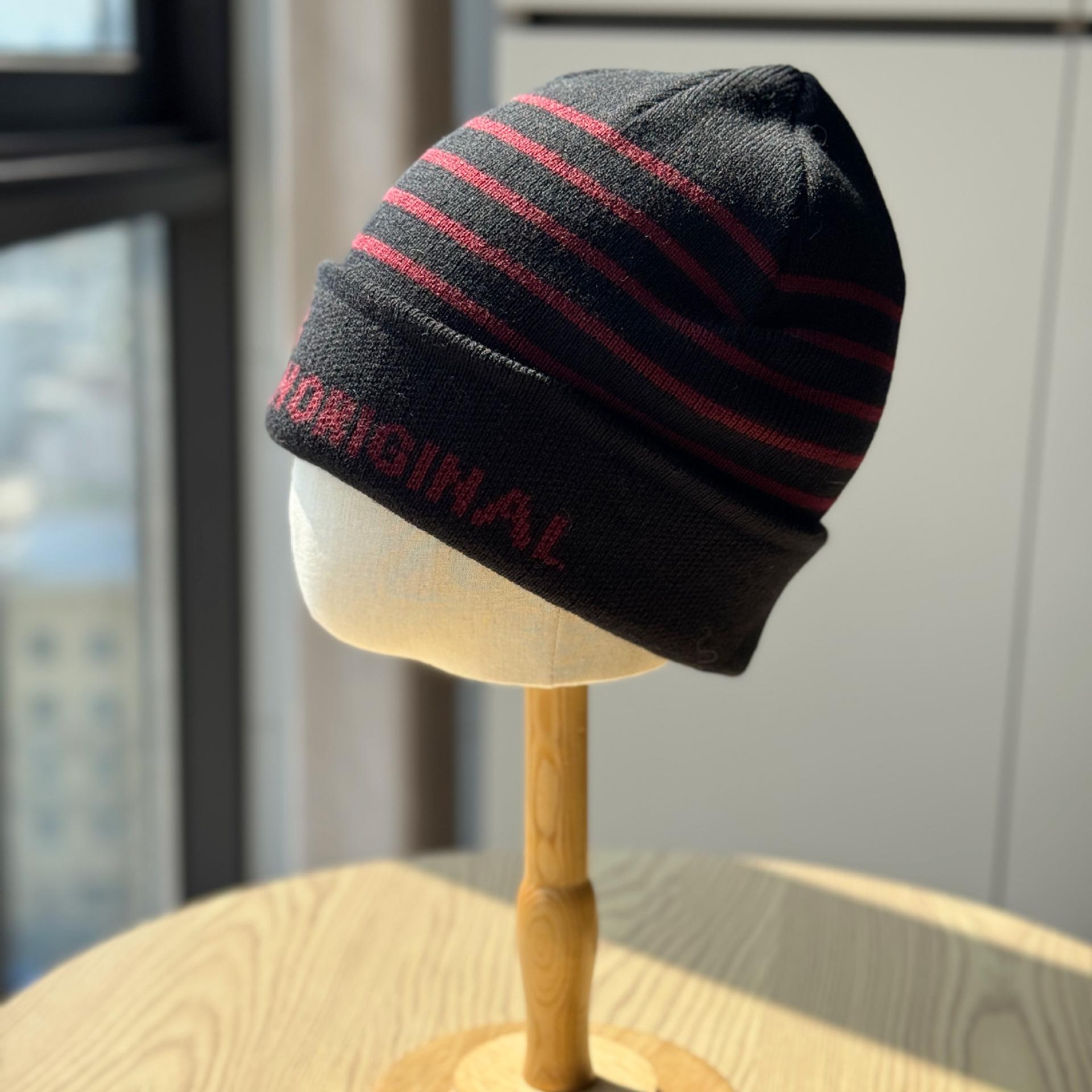 

Вязаная шапка в корейском стиле с жаккардовым узором в горизонтальную полоску для женщин, осенне-зимняя шапка с защитой ушей для мужчин, теплая шапка для пар, холодостойкая вязаная шапка one size