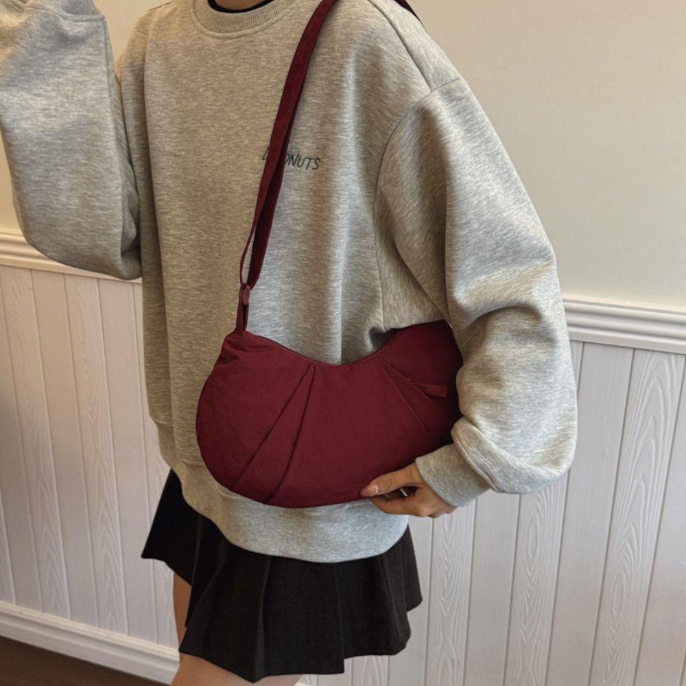 Korean Style Nylon Shoulder Bag Lightweight Sports Messenger Bag Zipper Dumpling Bag Male/Female