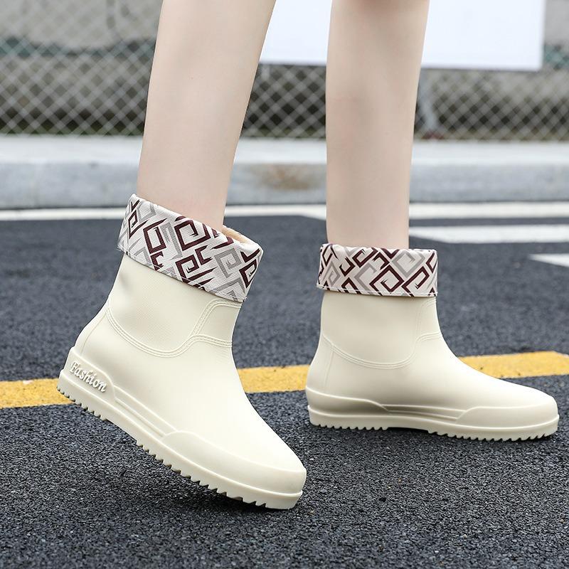 Fashion outer wear water shoes waterproof and non-slip rain shoes women's summer rubber shoes short tube sweet new velvet water boots rain boots