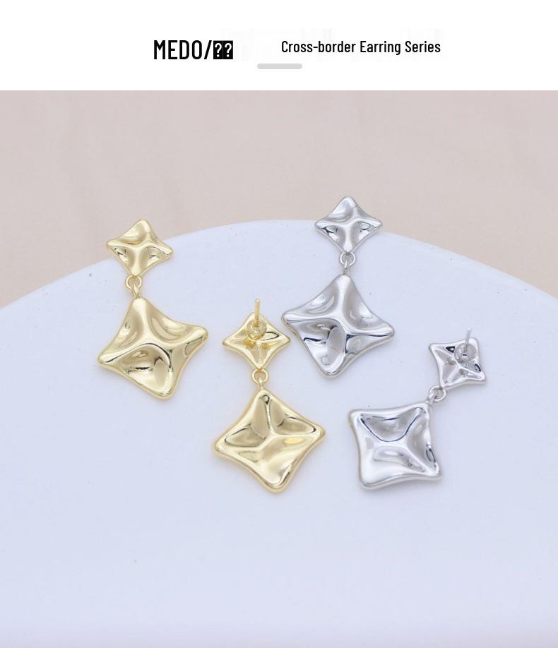 S925 Silbernadel Geometrische Quadratische Plissierte Hängeohrringe – Goldlegierung, Farberhaltend, Leichter Luxus für Damen.