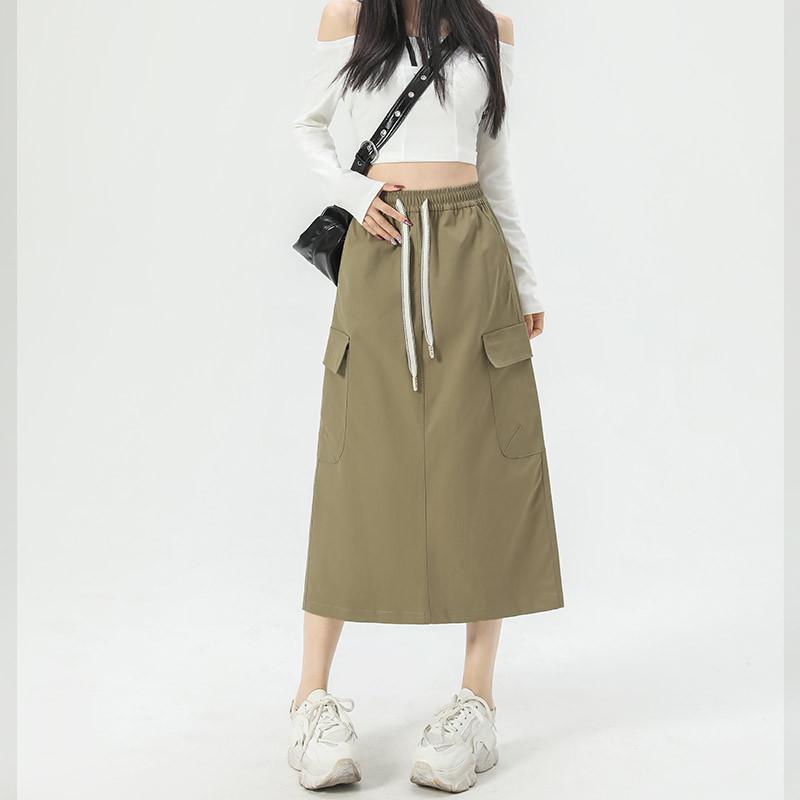 

Женская юбка А-силуэта в американском стиле с высокой талией и карманами — однотонная, средней длины, облегающая, с разрезами на весну/лето 2025 г. Large армия зеленый