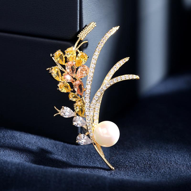 

Высококачественная брошь из жемчуга, роскошный циркон, корейская версия, цветной темперамент, булавка, аксессуары для вечернего костюма, золотая пшеница, корсаж