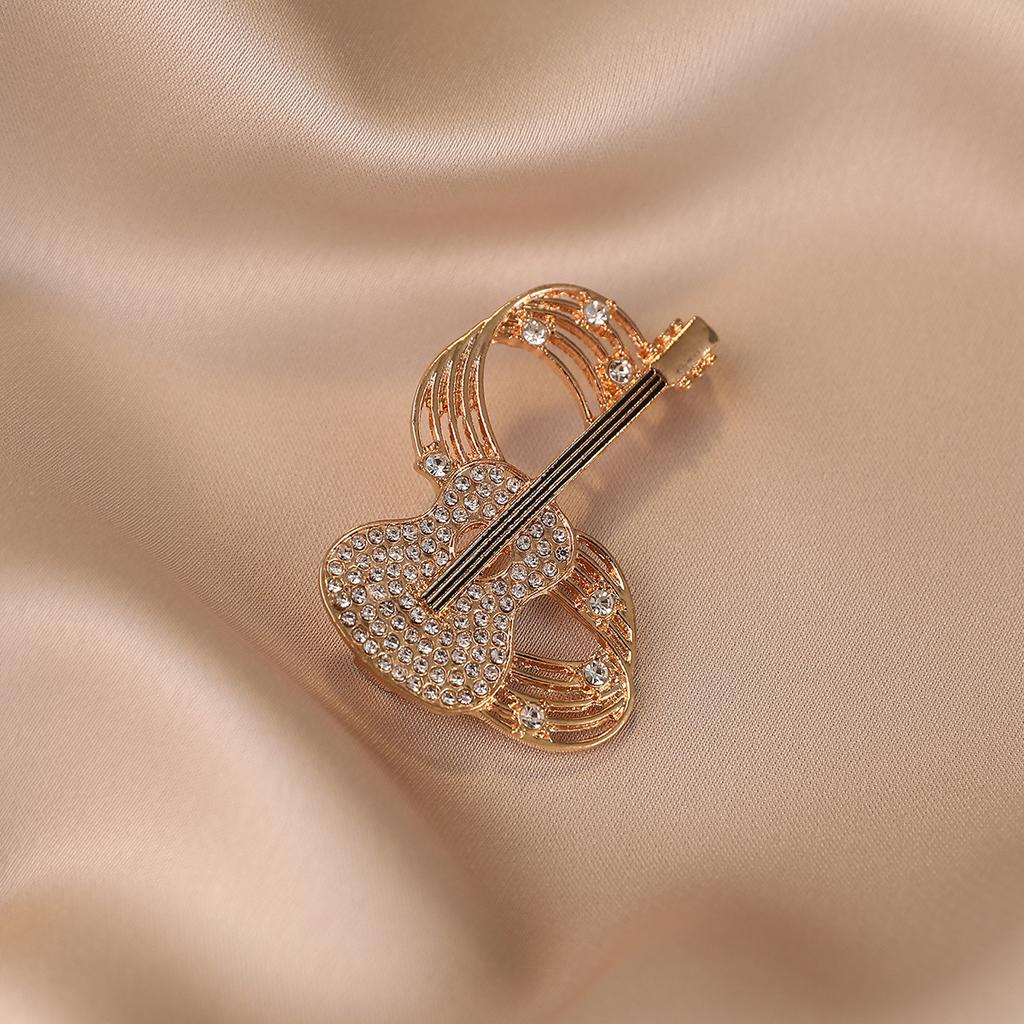 Broche Guitare Élégante Notes Petites Sens du Design Niche Haut de Gamme Épinglette Manteau Tendance