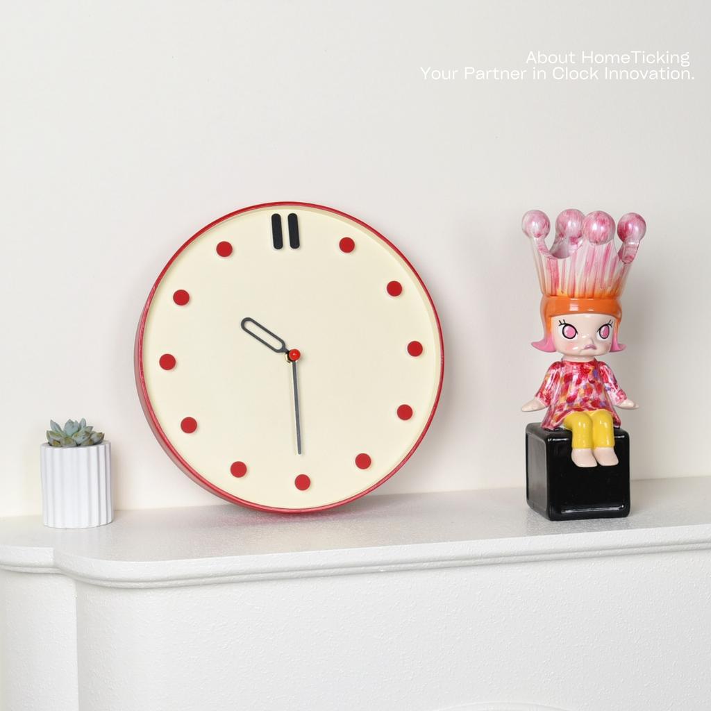 Dopamine Retro Red Atmosphere Clock Japanese and Korean Design Simple Living Room Silent Punch-free Wall Clock