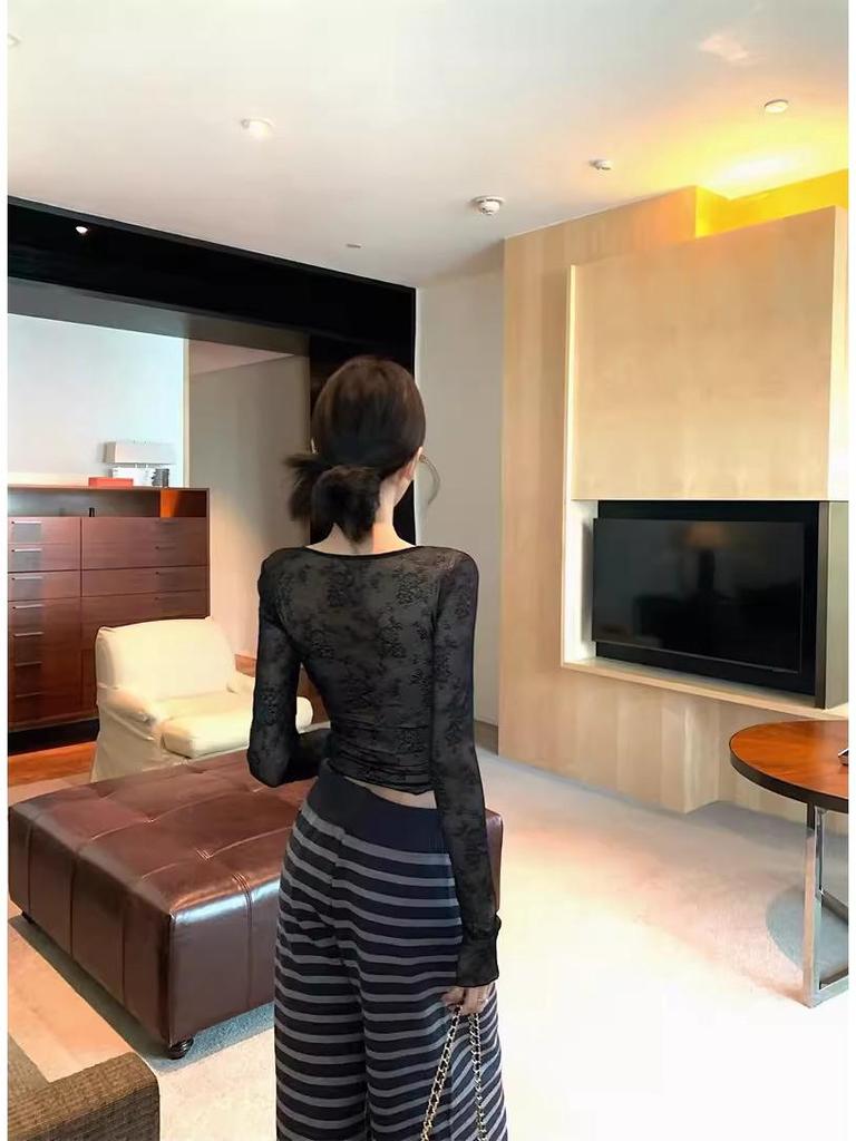 Women's Autumn Lace-up V-neck Lace Black Top - Slim Fit, Waist-cinching, Chic Long Sleeve